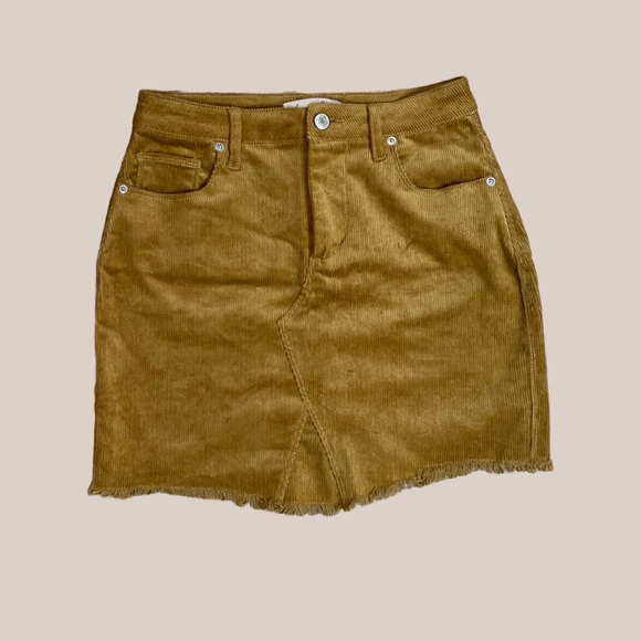 Love Tree Dresses & Skirts - NWT LOVE TREE CORDORUY FITTED MINI SKIRT LIGHT BROWN TAN SIZE SMALL